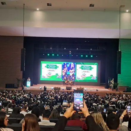 Palestra do Prof. Auricícero em auditório lotado